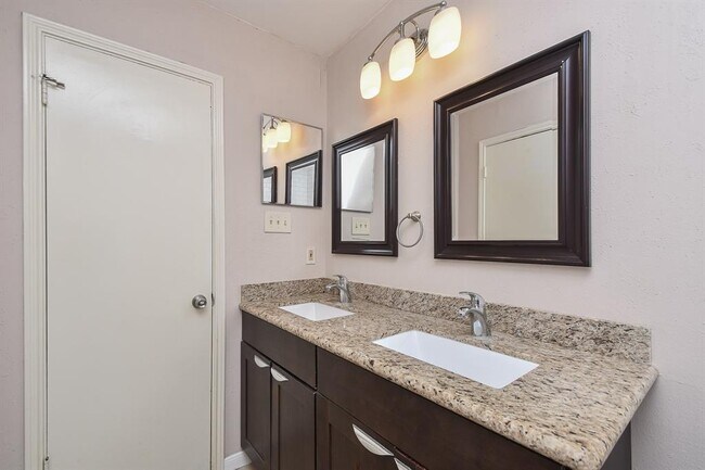 Building Photo - 12939 Westmere Dr