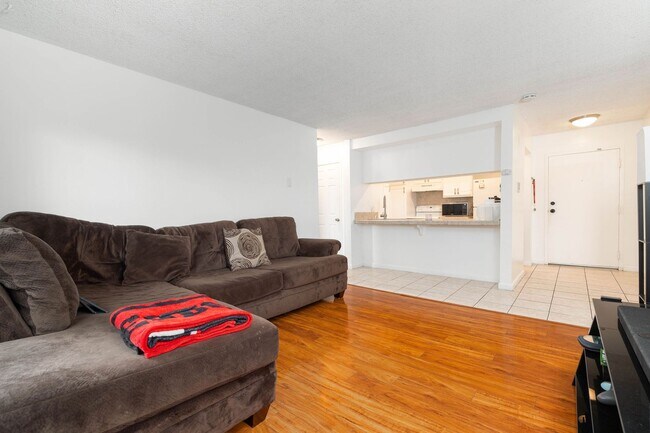 Building Photo - Great opportunity to rent this beautiful centrally located apartment in Chula Vista!