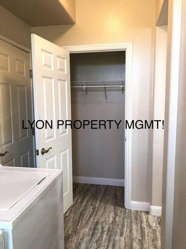 Building Photo - Fabulous condo located in the highly sough...