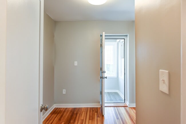 Building Photo - Charming 4br/2ba in Anacostia / Navy Yard