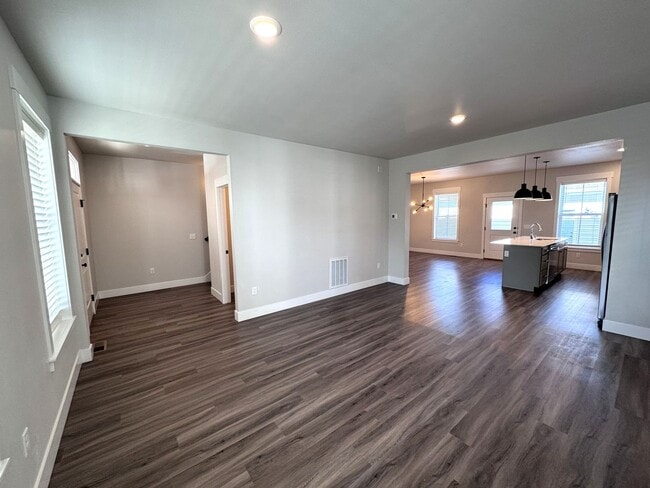 Building Photo - 3 Bed / 2.5 Bath Modern Home on Billings West End