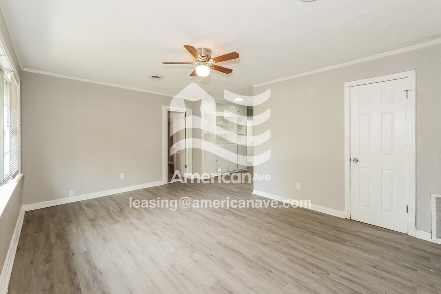 Building Photo - 7937 Park Ave