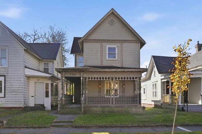 Primary Photo - Newly Updated 3-Bedroom Home with Modern U...