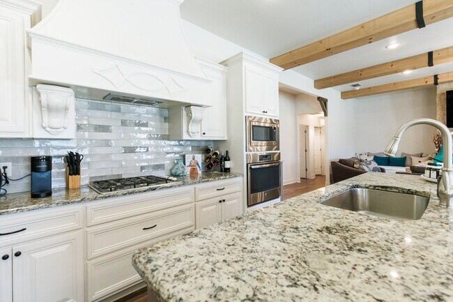 Building Photo - Luxury 4-Bedroom, 3-Bathroom Home in Kelse...