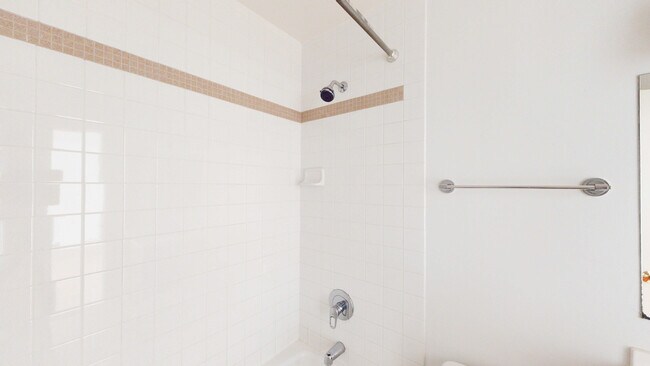 Building Photo - 2640 Greenwich St