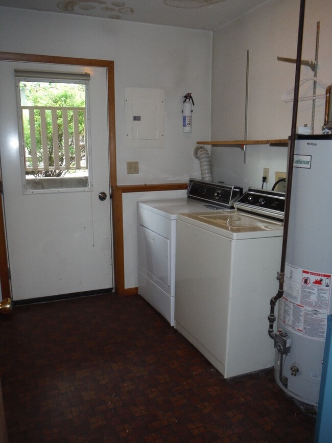 Building Photo - 4 Bedroom Condo- Close to MSU and Downtown Bozeman!
