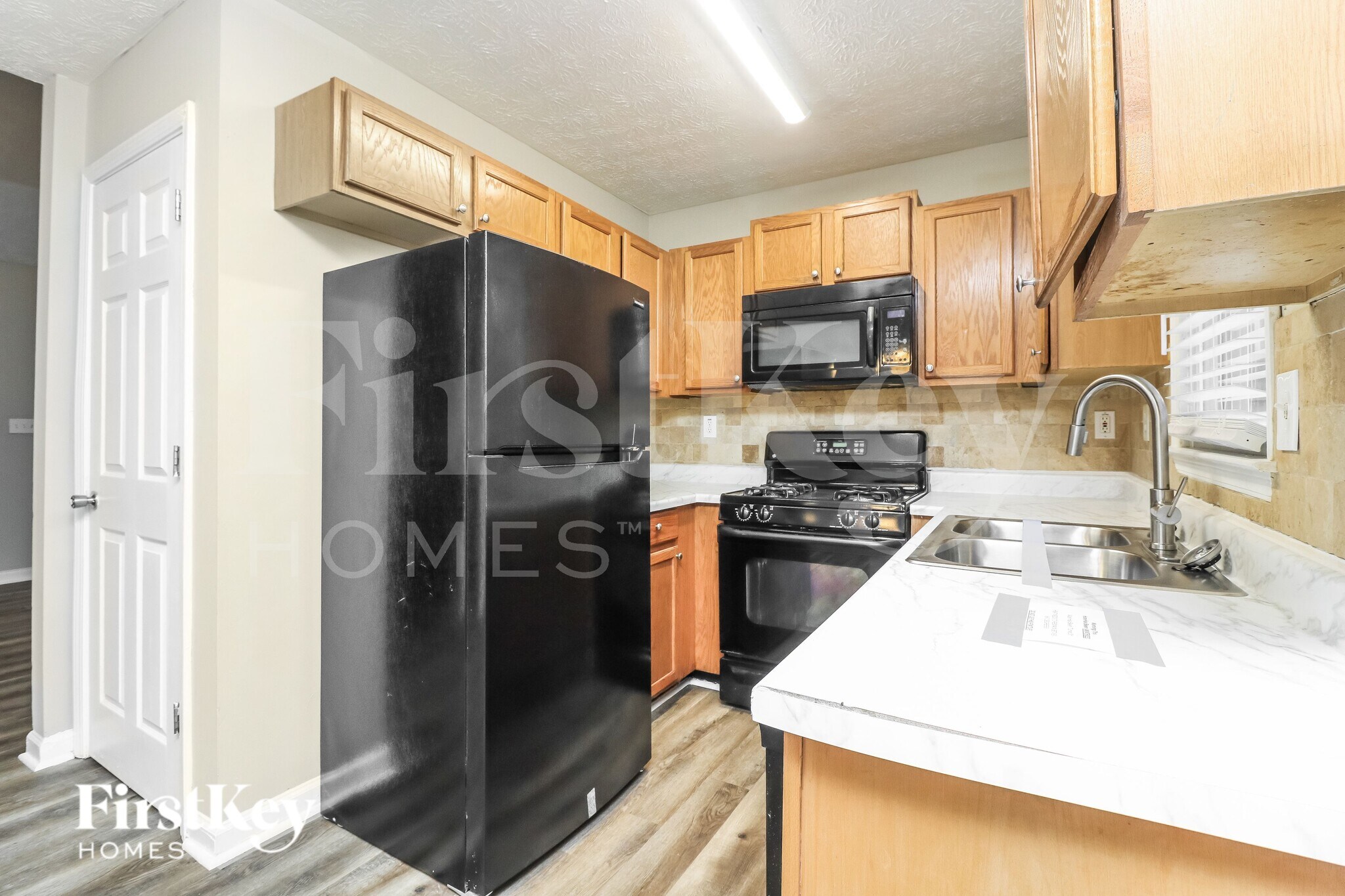 Building Photo - 325 Arapaho Dr SE