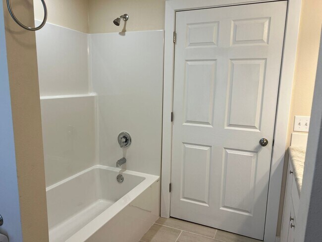 Building Photo - Recently Updated 3 Bedroom near OTC