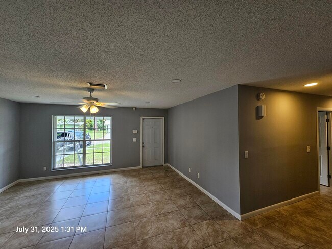 Building Photo - 329 NE Cullman Ct