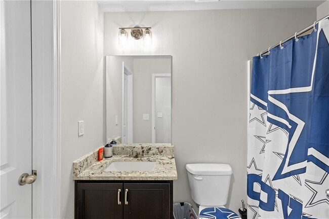 Building Photo - 2121 Charmond Dr