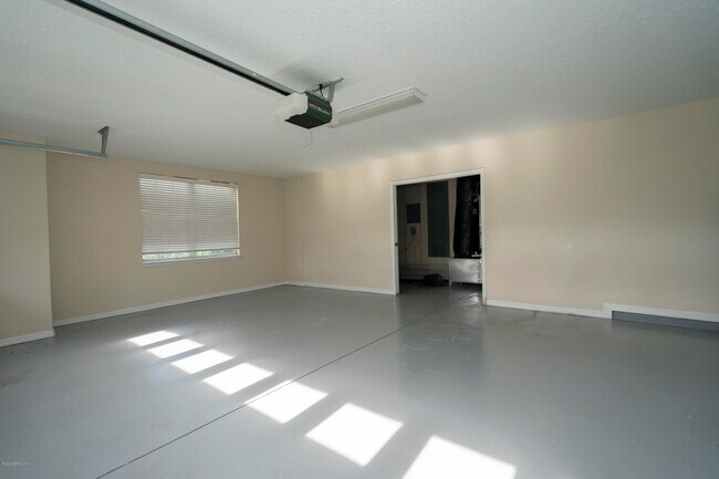 Building Photo - 3668 Windmoor Dr