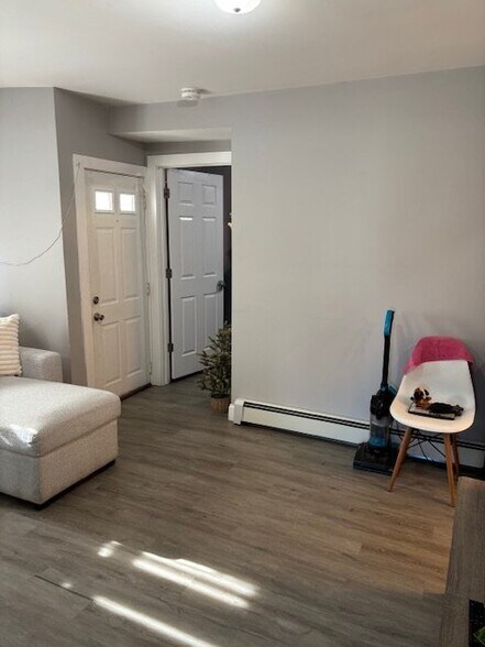 Building Photo - 408 Cass Ave