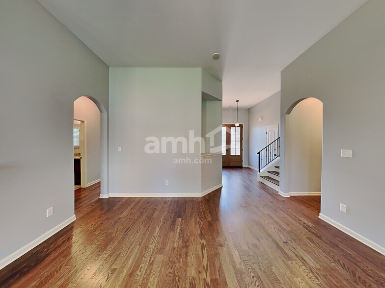 Building Photo - 45 Donna Lyn Dr