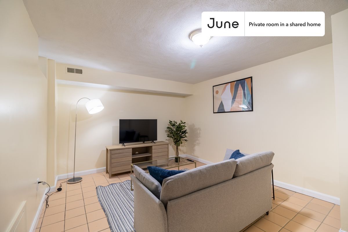 Building Photo - Room in Shared 3 bed/2 bath home in East Boston