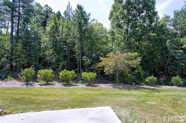 Building Photo - 3 Bedroom 2.5 Bathroom Townhome Home w/ Open Floorplan and a 2 car Garage in the heart of Morrisv...