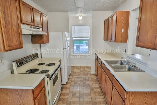 Building Photo - 1815 Big Rock Dr
