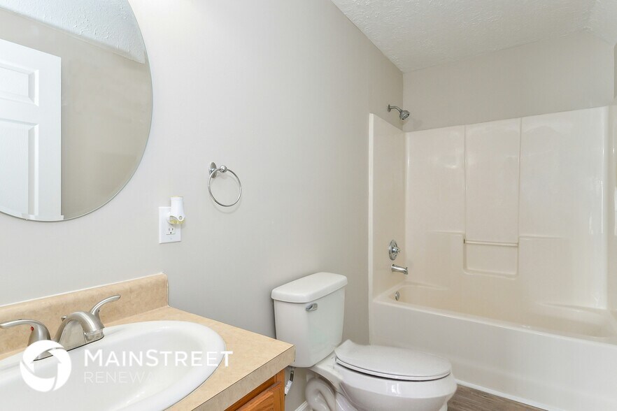 Building Photo - 12290 Versailles St