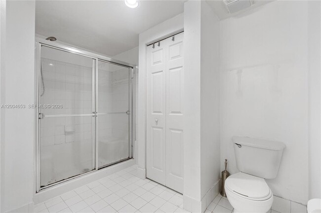 Building Photo - 17145 N Bay Rd