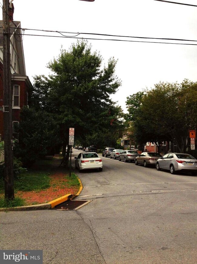 Building Photo - 302 S Darlington St