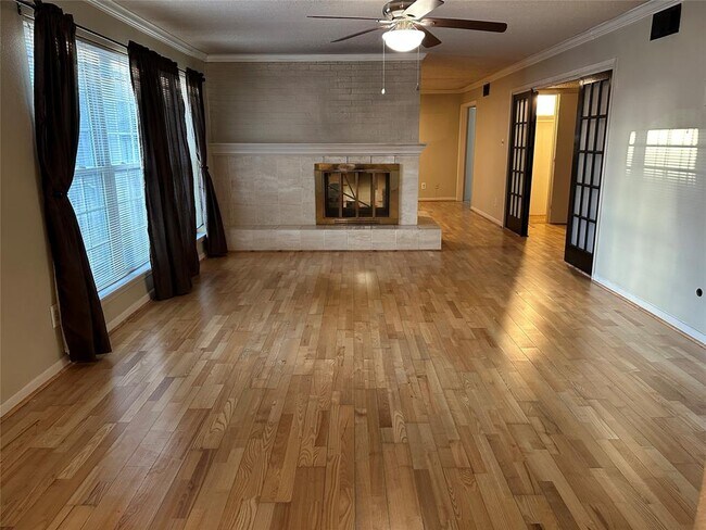 Building Photo - 2711 Briarhurst Dr