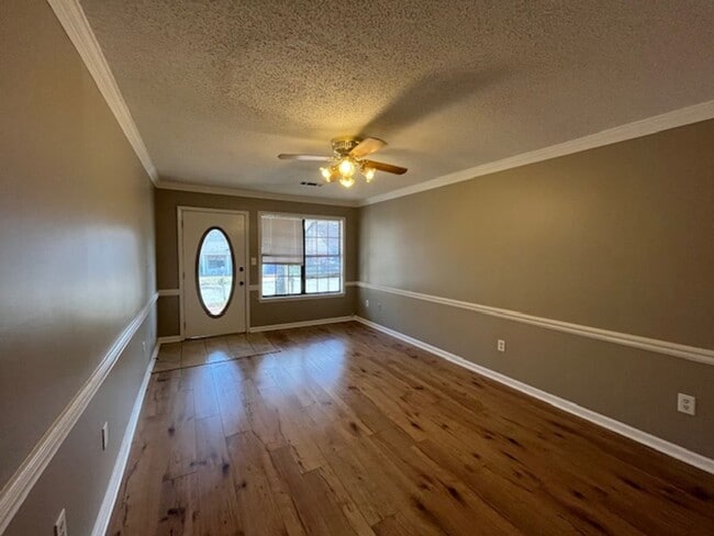 Building Photo - Renovated 3 Bedroom 2 Bath Townhome for Rent!