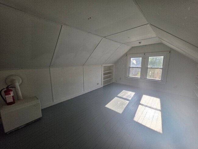 Building Photo - Kent 3 bedroom 1 bath Single Family Home