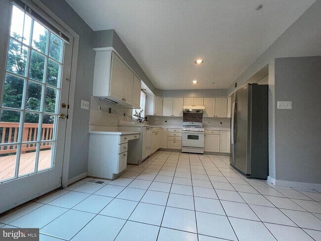 Building Photo - 10136 Treble Ct
