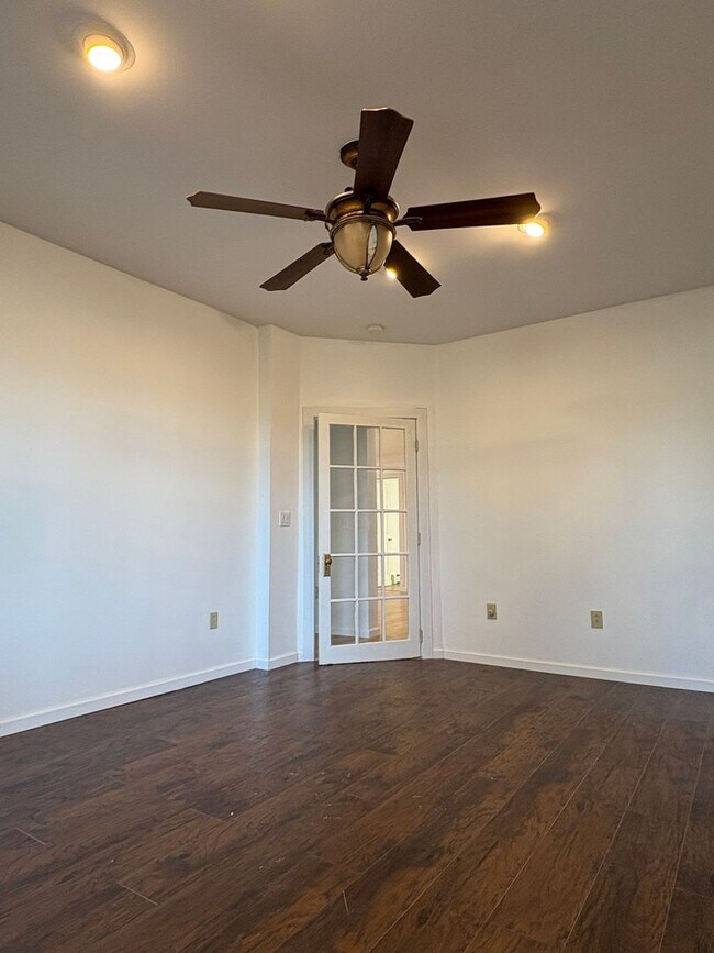 Building Photo - 24 Willis St