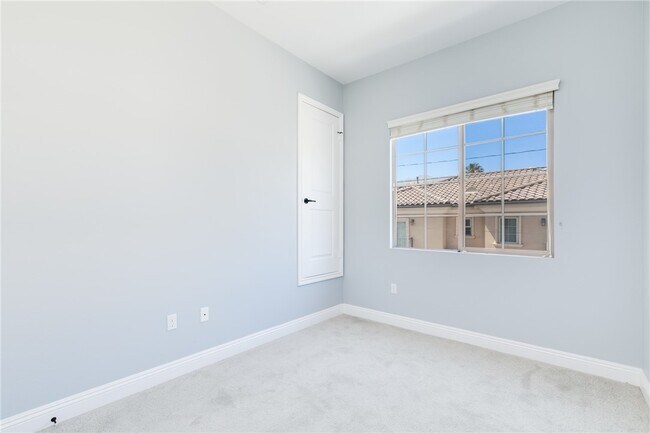 Building Photo - 615 S 2nd Ave