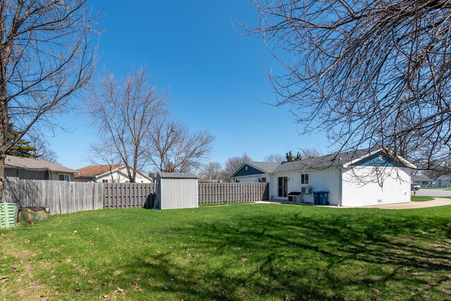 Building Photo - 1140 Ohio Ct