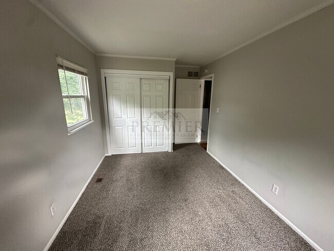 Building Photo - 730 N Aztec Dr