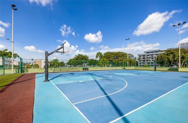 Building Photo - 1800 NE 114th St