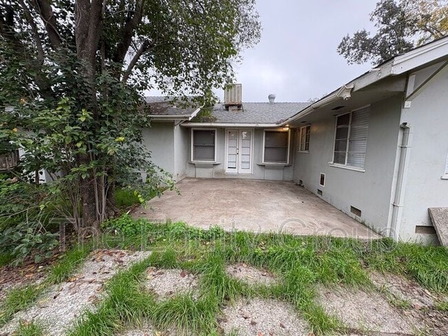 Building Photo - 1044 S Linda Vista St