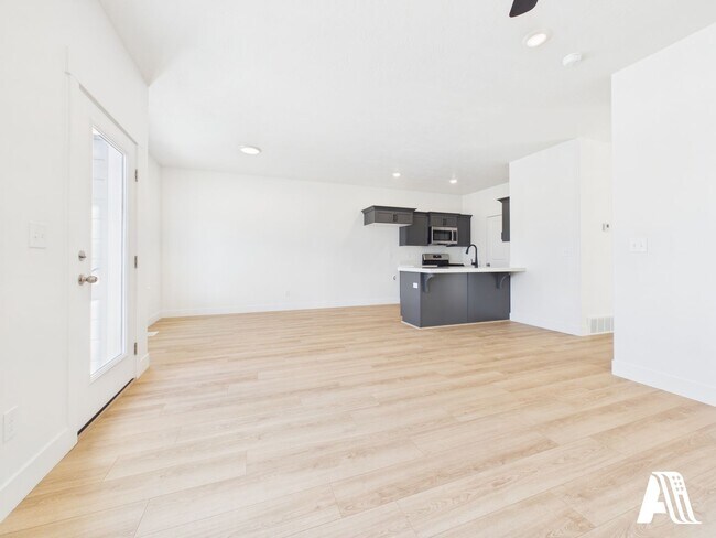 Building Photo - Brand New 4 Bedroom Corner Townhome for Rent – Salem, Utah