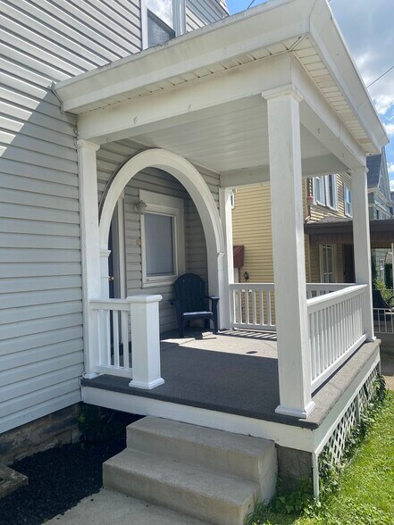 Building Photo - 111 Talbot Ave