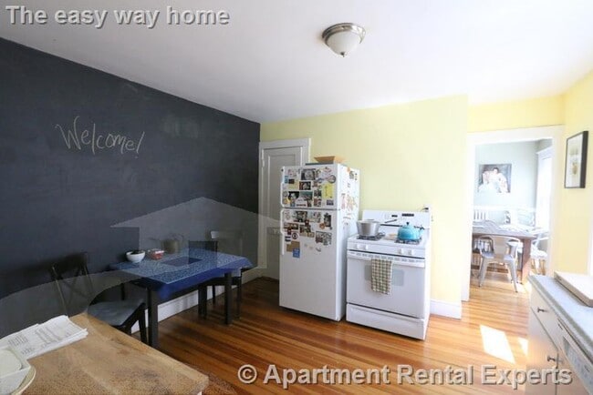 Building Photo - 56 Standish St