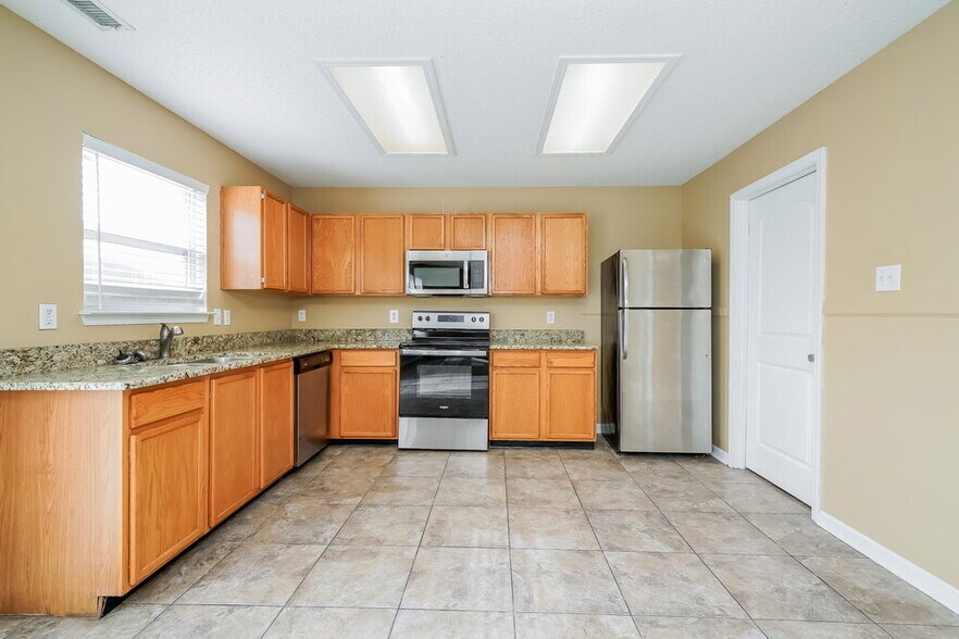 Building Photo - 5681 N Jefferson Dr