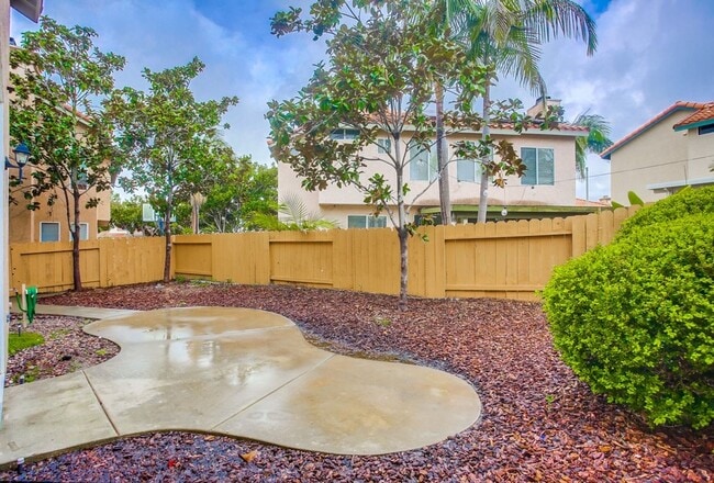 Building Photo - Desirable 3 Bedroom 2 Bath in Ivey Ridge C...