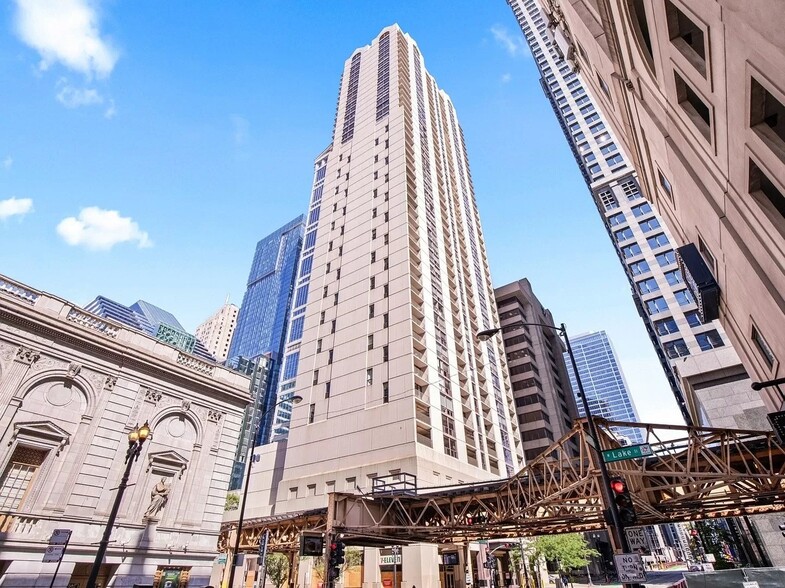Primary Photo - 200 N Dearborn St