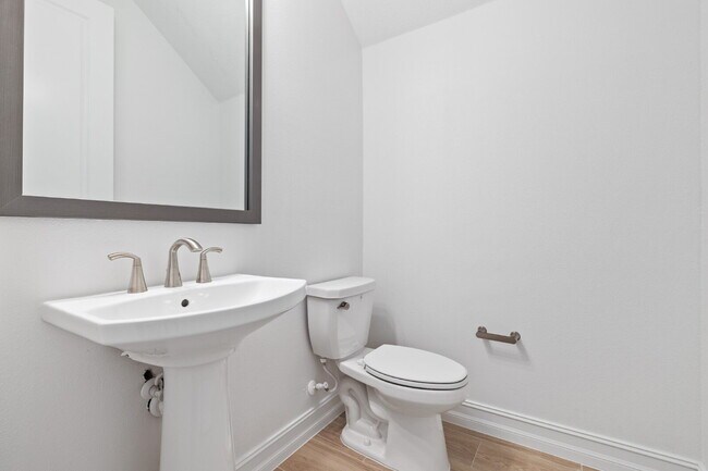 Building Photo - "Charming Estancia Luxury 3-Bed home in We...