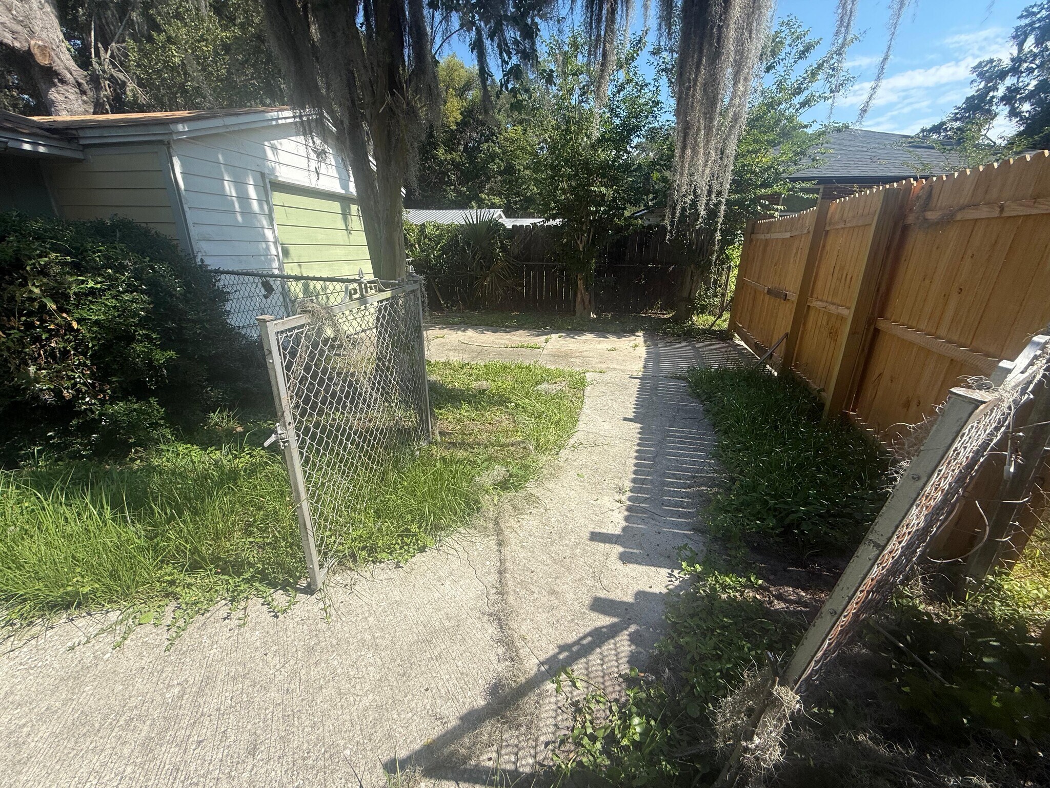 Building Photo - 2652 Merwyn Rd