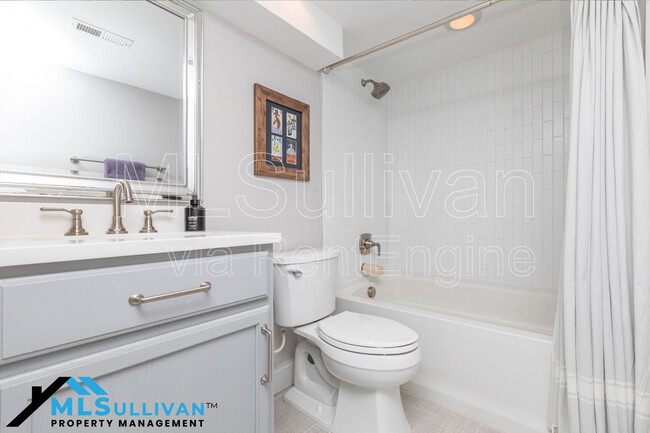 Building Photo - 4500 Lakemont Dr