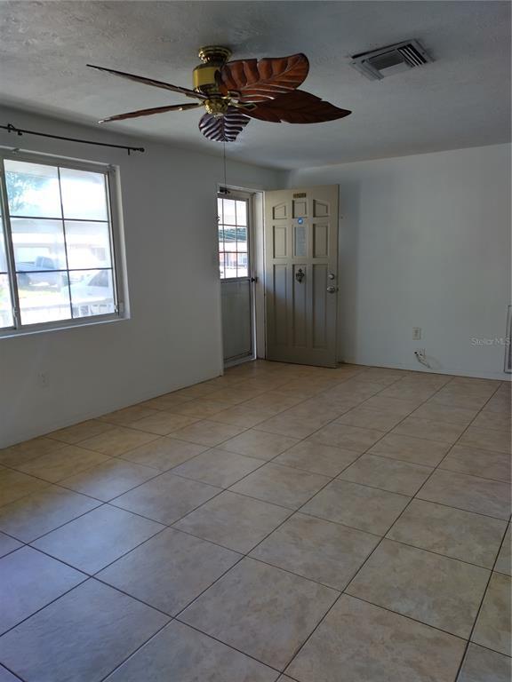 Building Photo - 2103 Hess Dr