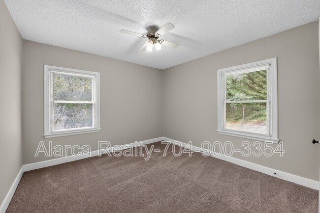 Building Photo - 1007 Green Cir Dr