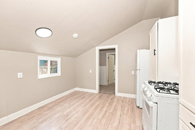 Building Photo - 4212 Apple Ave