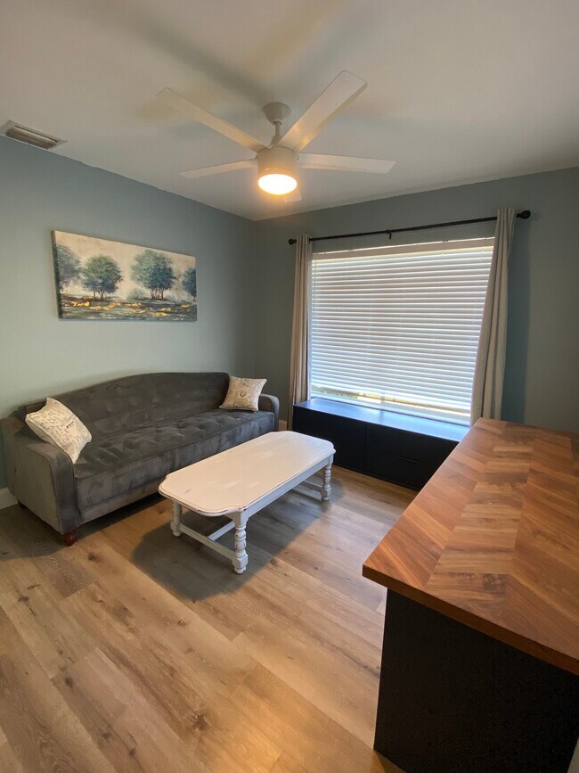 Building Photo - 1781 SE Linpark Ct