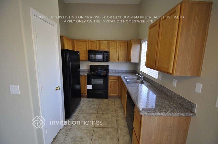 Building Photo - 12732 W Voltaire Ave