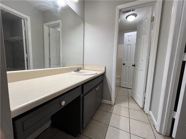 Building Photo - 2580 Teakwood Ln