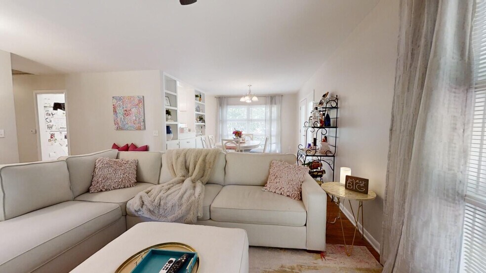 Building Photo - AVAILABLE NOW- Short distance to Downtown Auburn--One of Kind Home on Sherwood Dr in Auburn