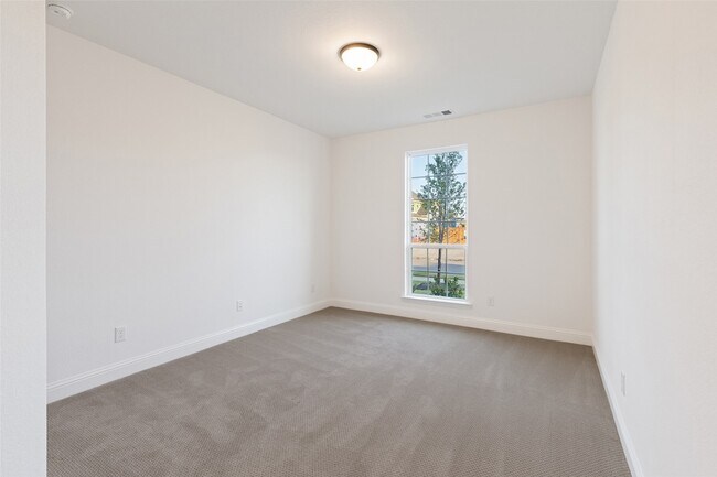 Building Photo - 2380 Rainforest Dr